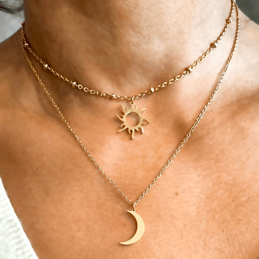 
                  
                    Collier Double Soleil & Lune à Perles
                  
                